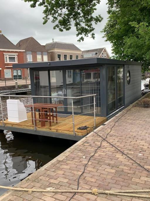 Апартаменты Unique New Houseboat Moored 4 Звартслёйс Экстерьер фото