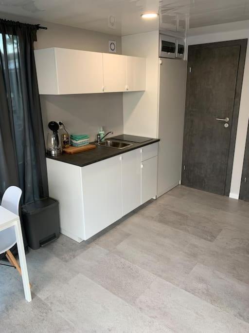 Апартаменты Unique New Houseboat Moored 4 Звартслёйс Экстерьер фото